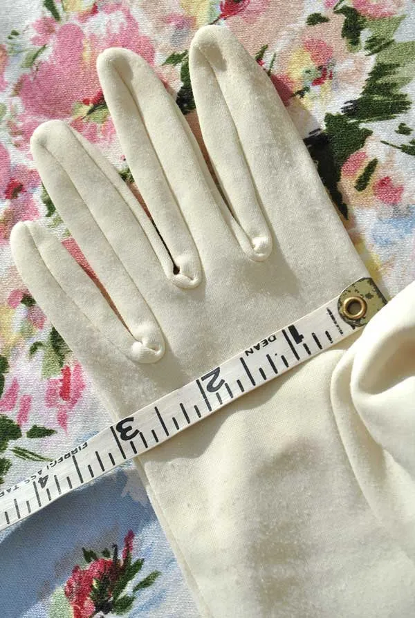 1960s Vintage Pale Cream Bracelet Length Ruched Gloves • 3" Finger