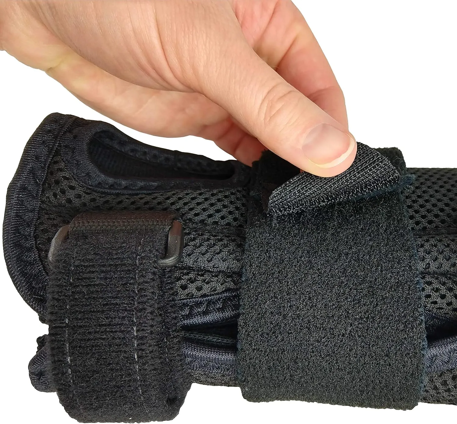 Blue Jay An Elite Healthcare Brand Deluxe Wrist Brace for Carpal Tunnel Pain|Provides Orthopedic Care |Recommended by Doctors and Physicians| Large/X-Large (Black)