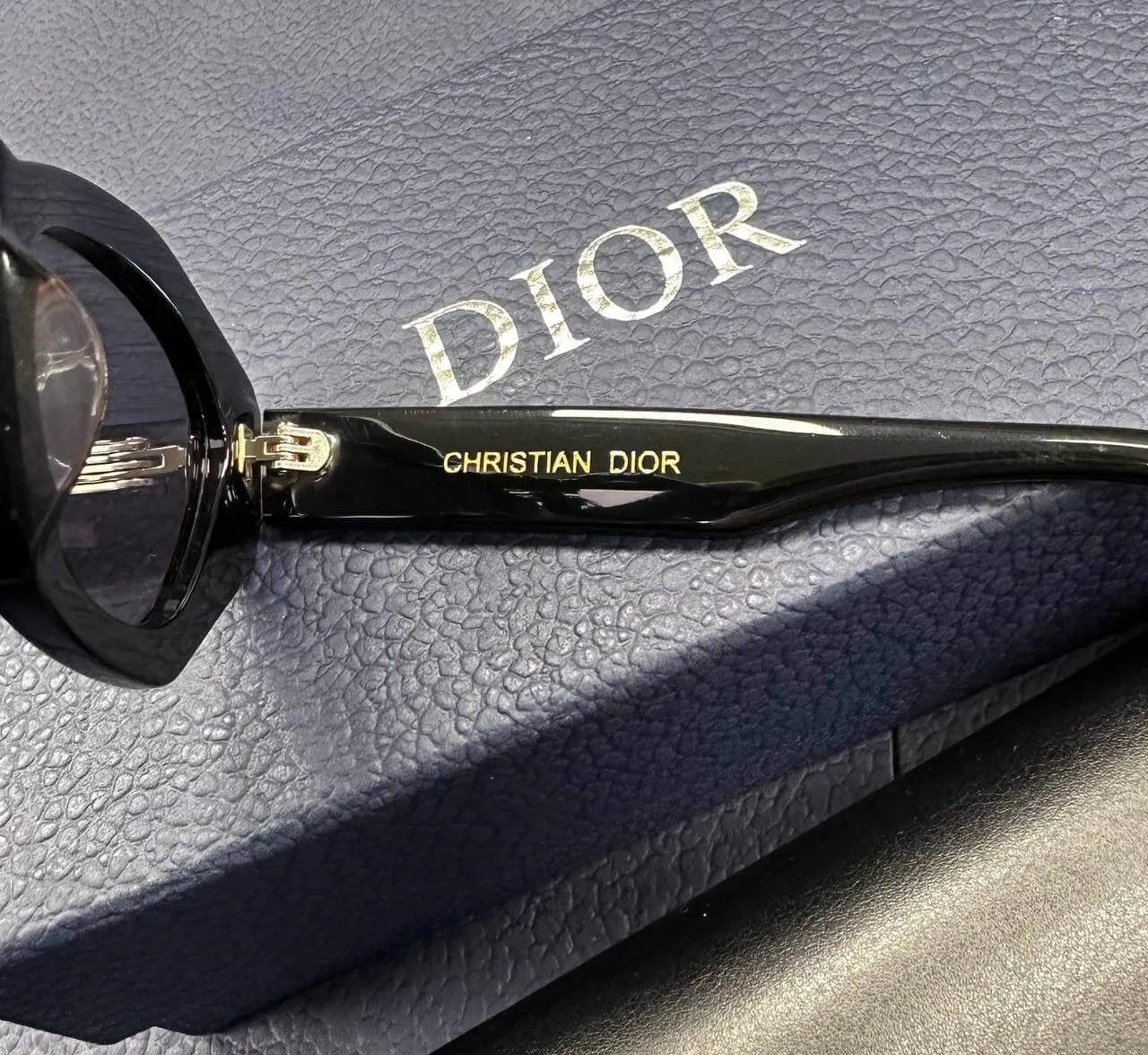 DIORSIGNATURE B1U Black Butterfly Sunglasses